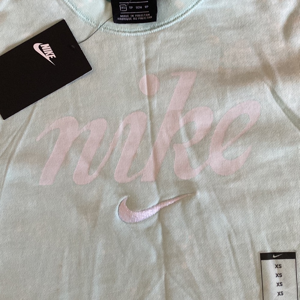 🌻SALE🌻 Nike crop  top - Picture 2 of 11